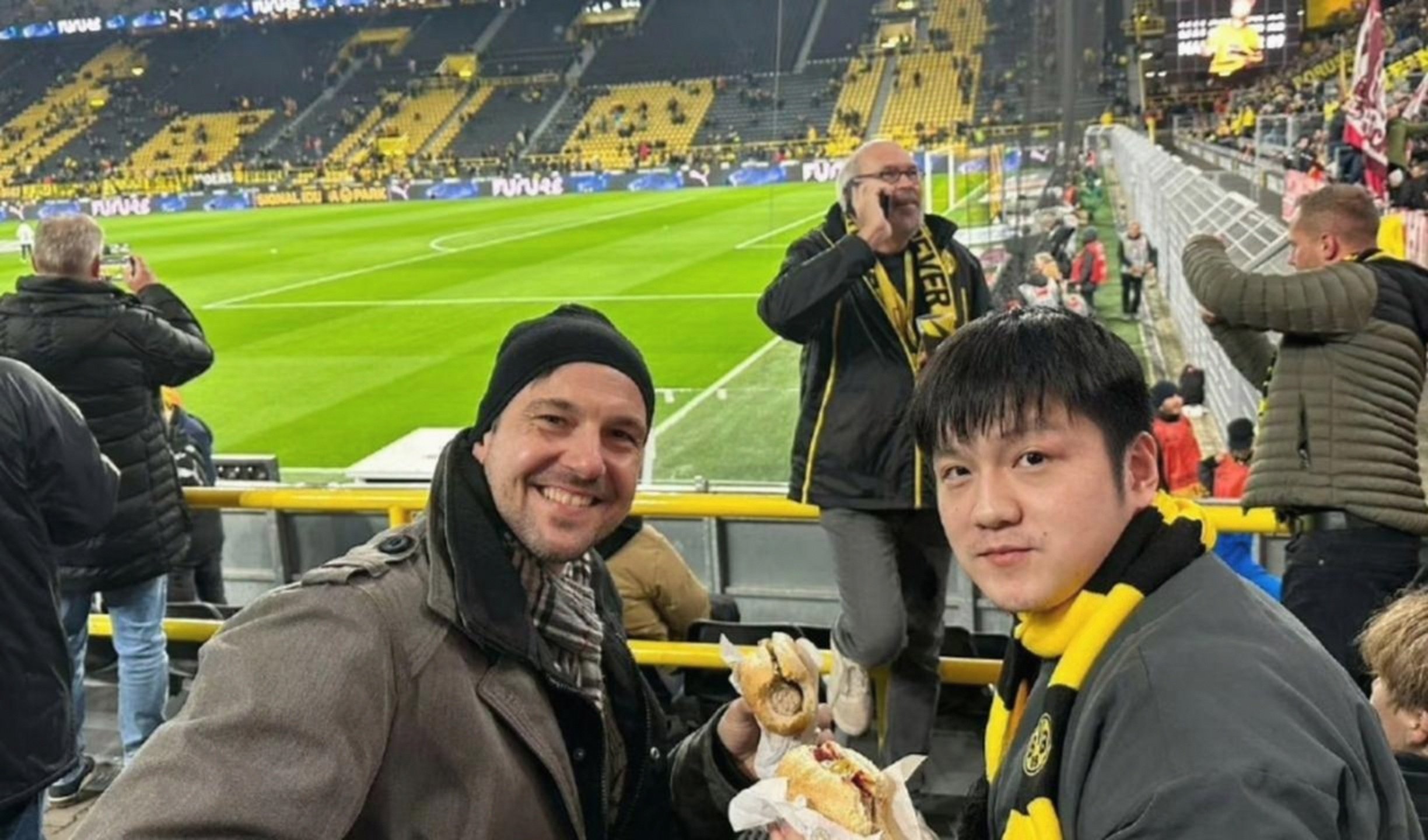 皇家社会训练开放日,今晚官宣签约引欢呼,德国杯在即,资深球员宣示担当(国王杯解析皇家社会vs奥萨苏纳) 皇家社会训练开放日,今晚官宣签约引欢呼,德国杯在即,资深球员宣示担当(国王杯解析皇家社会vs奥萨苏纳)