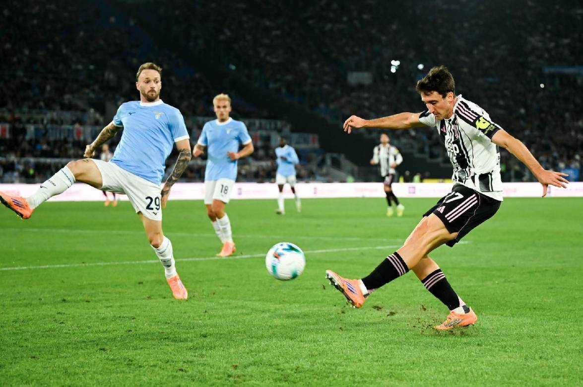 包含赛地聚焦：欧超杯清晨热度飙升，拉齐奥止住颓势，更衣室稳定，阵容厚度经受考验的词条