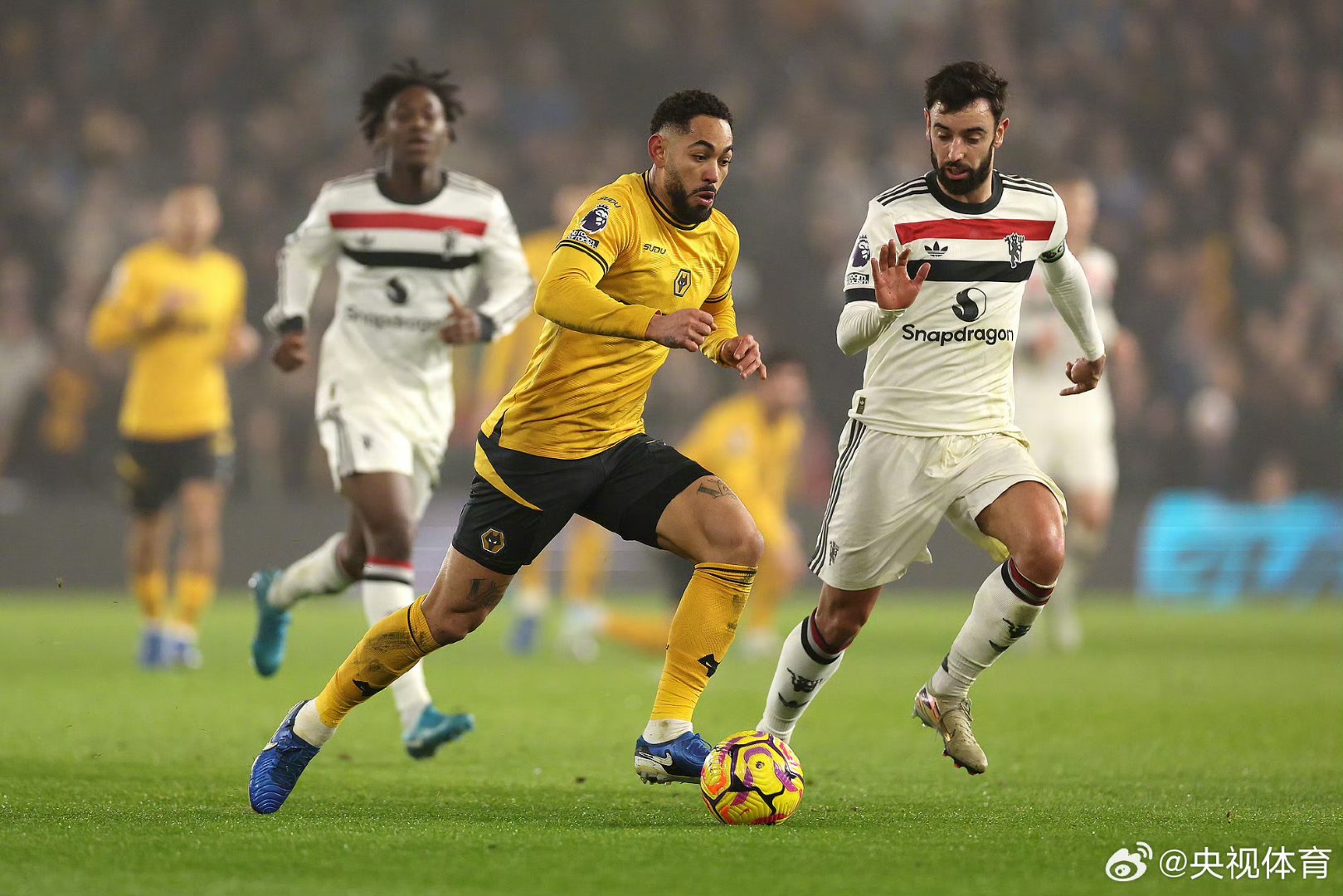 关于曼联训练开放日；冲刺阶段远射贴柱引欢呼；德国杯在即；更衣室氛围转暖的信息-kaiyun sports